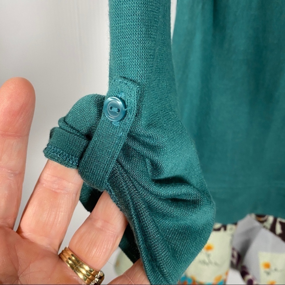 ANTHROPOLOGIE LITTLE YELLOW BUTTON Top. 3/4 roll up sleeves, side button Size XS - Picture 3 of 8